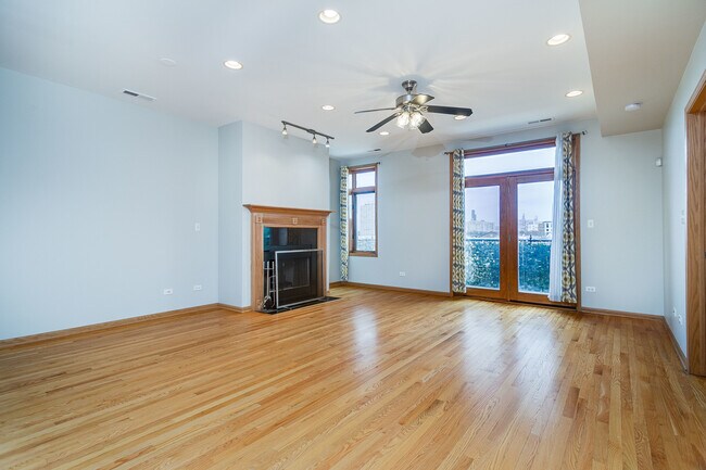 Building Photo - 641 E Pershing Rd