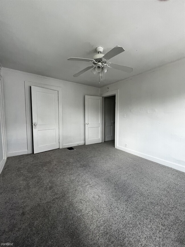 Building Photo - 3 br, 1 bath Duplex - 3127 North Kenwood A...