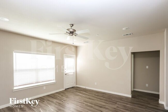 Building Photo - 608 Ava Trl