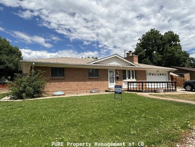 3 bedroom ranch style home with 2-car garage! - 3 bedroom ranch style home with 2-car garage!