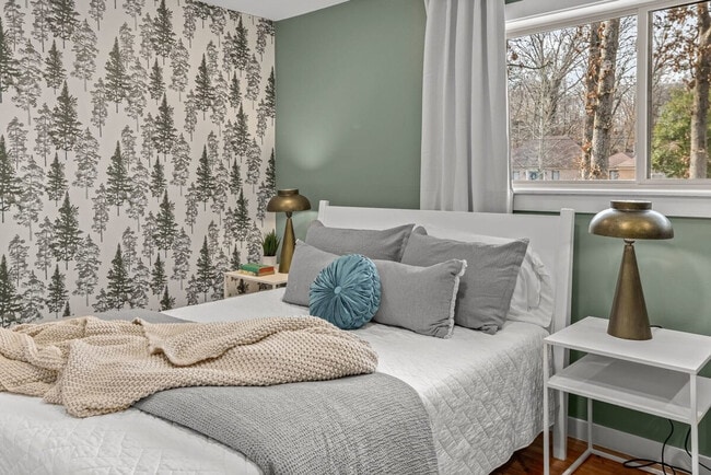 Building Photo - 201 N Dogwood St