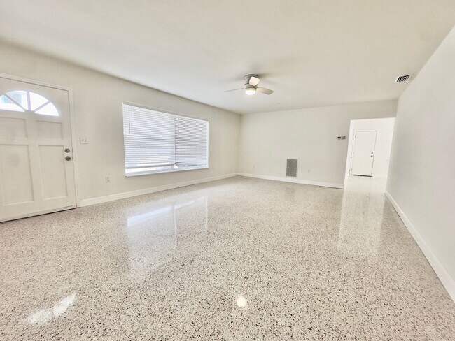 Foto del edificio - 3bed/2bath Home Off Treasure Island Causew...