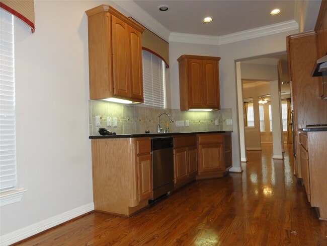 Building Photo - 3211 Holly Crossing Dr