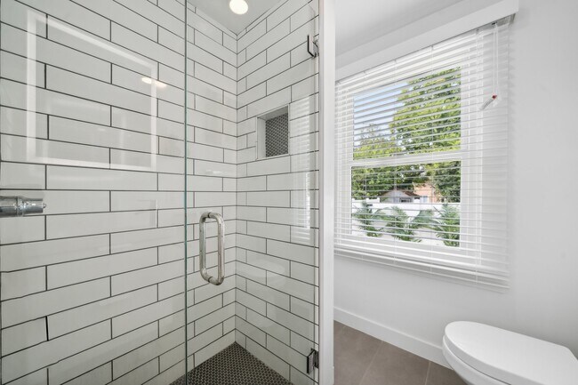 Building Photo - 2810 Griffin Ave