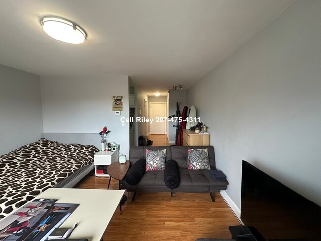 Building Photo - 35 Glencoe St