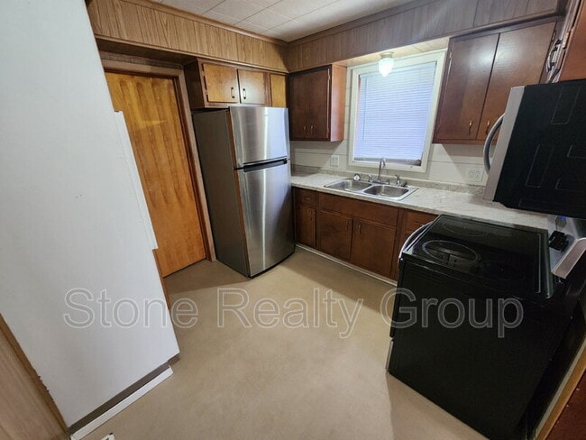 Foto del edificio - 2419 Layher Ave