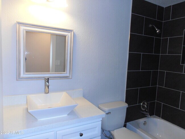 Foto del edificio - 1326 N 71st St