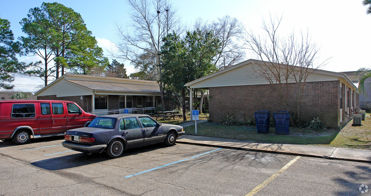 Building Photo - 2051 Lisenby Ave