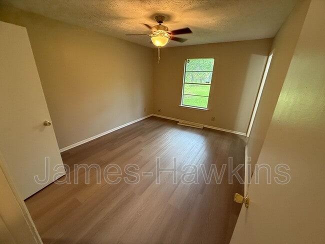 Building Photo - 4223 Delfern Dr