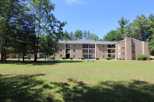 Building Photo - 160 Concord St