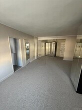 Building Photo - 503 S Broadway
