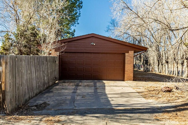 Building Photo - Great 3 Bed 3 Bath Hilltop Home for rent.