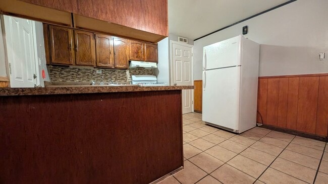 Building Photo - Charming 3-Bedroom Home with Basement in J...