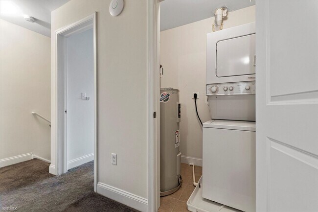 Foto del edificio - 3 br, 1 bath Duplex - 1719 Fontain St Unit B