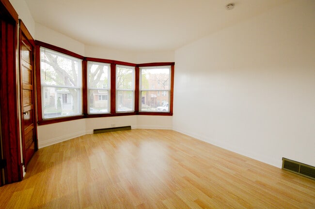 Building Photo - 3432 N Avers Ave