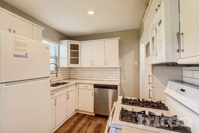 Foto del edificio - 10630 Newcombe Dr