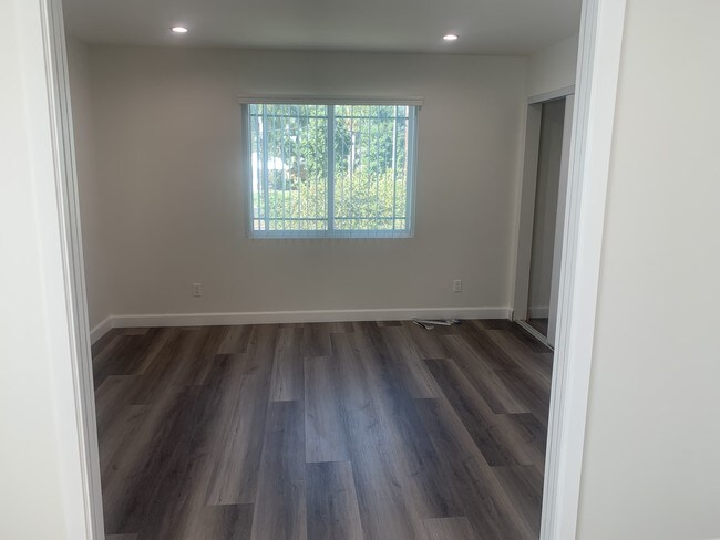 Foto del edificio - 708 W Gage Ave