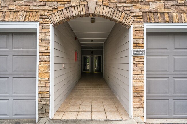 Building Photo - Sought After Towne Lake Location- Walking ...