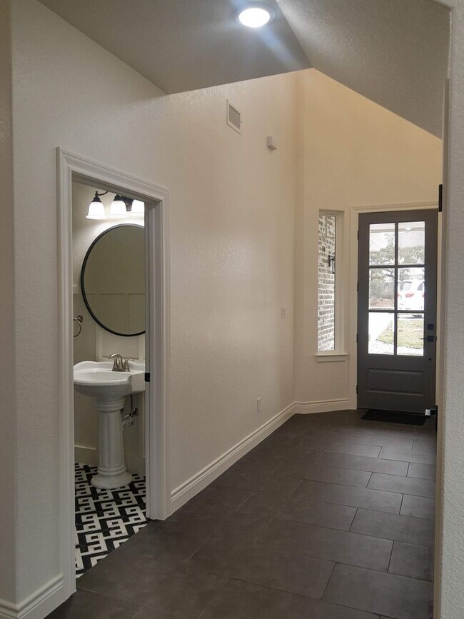 Foto del edificio - Kerrville, TX  Custom Build Home Ready for Immediate Move In