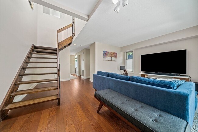 Building Photo - 15 Fresh Pond Pl