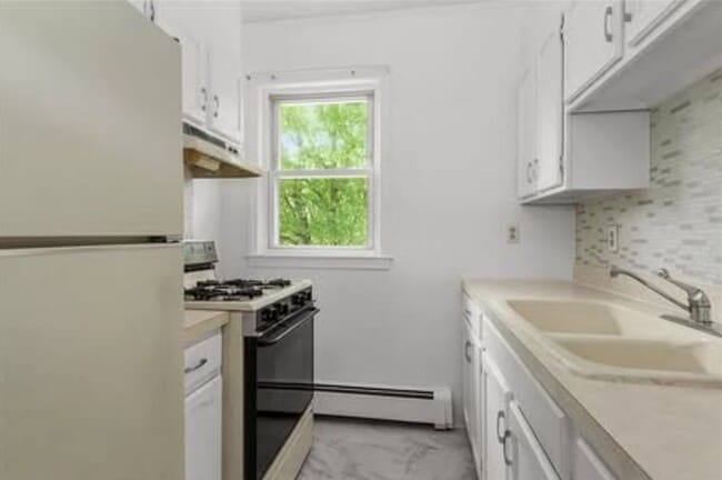 Building Photo - 160 Papineau Ave