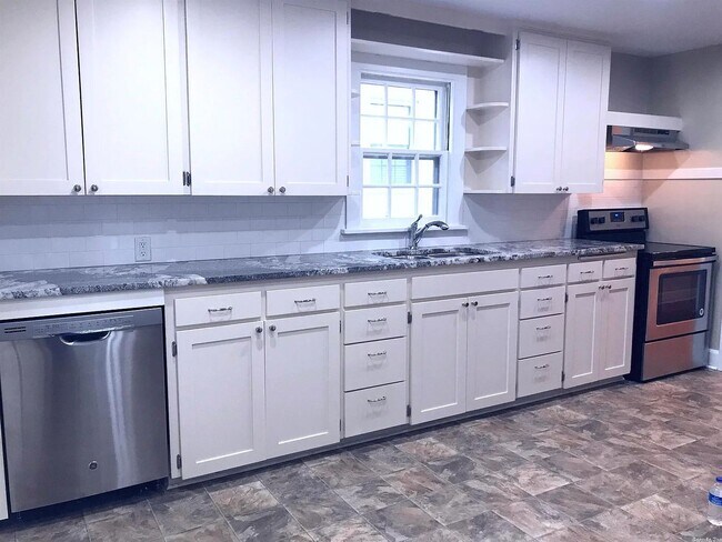 Foto del edificio - Adorably Updated 3 bedroom home in Hillcrest