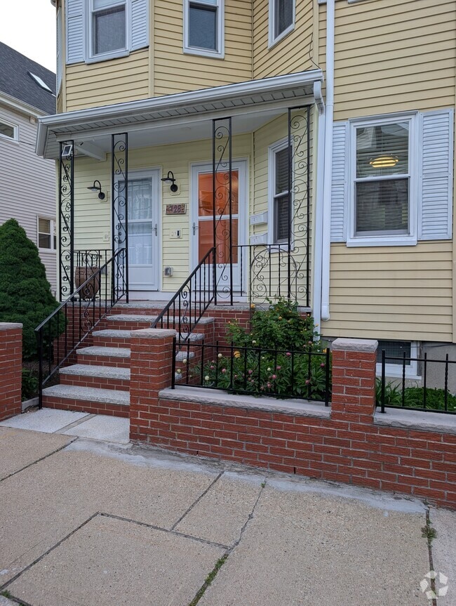 Building Photo - 28 Shapley Ave