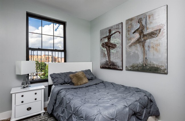 Building Photo - 905 Broadway