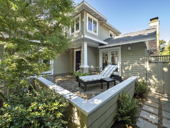 Foto del edificio - 1592 Columbus Ave