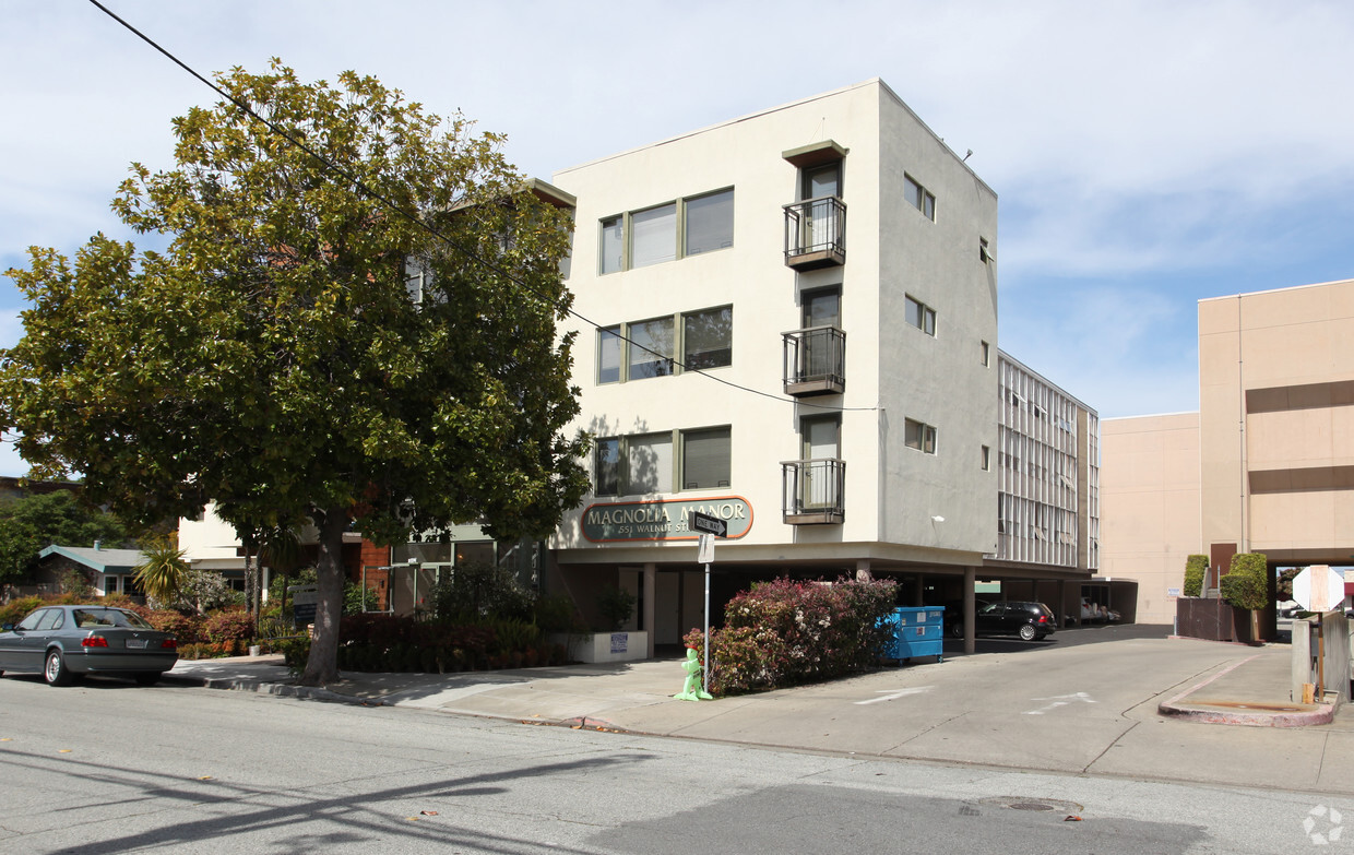 551 Walnut St - Magnolia Manor
