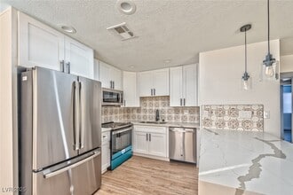 Building Photo - 1216 Observation Dr