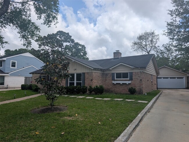 Foto del edificio - 4034 Shady Springs Dr