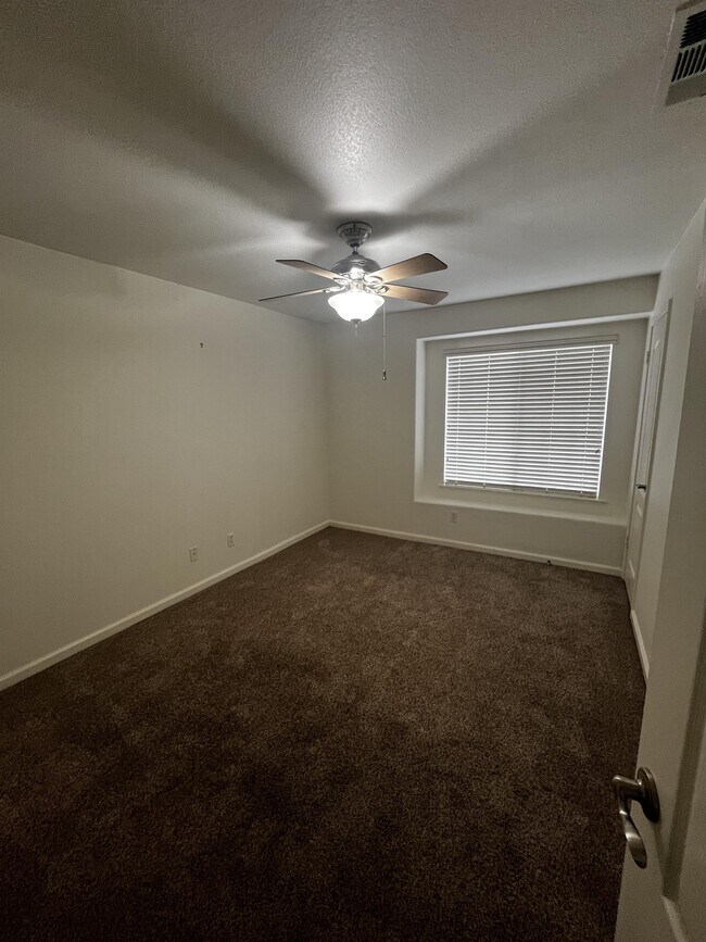 Foto del edificio - 10595 N Meridian Ave
