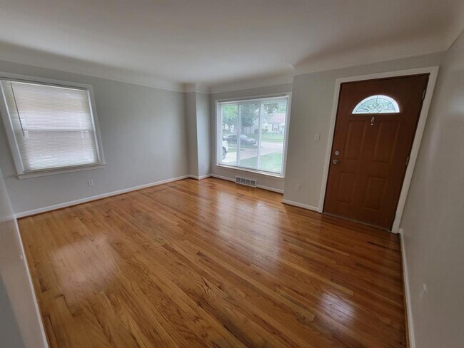 Foto del edificio - 13568 Norborne Ave