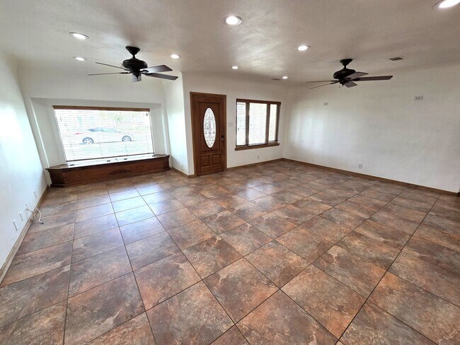 Foto del edificio - Beautiful 2 Bedroom 1 Bath Home