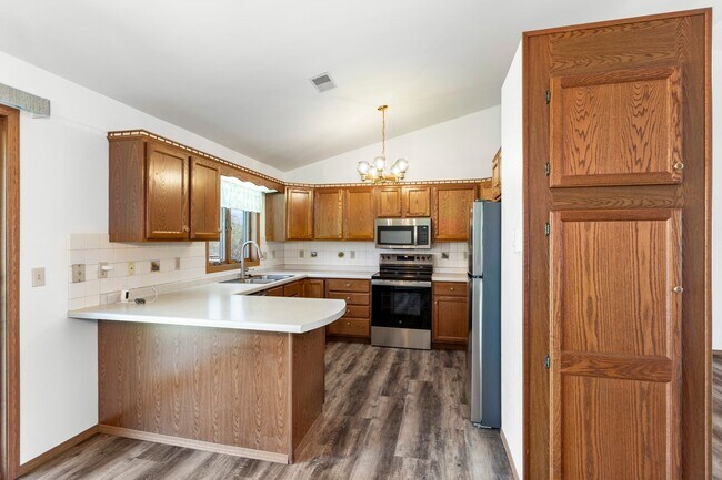 Foto del edificio - 650/652 Millbrook Drive