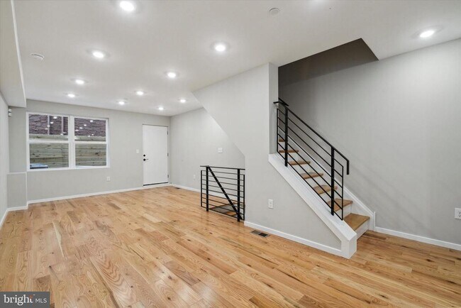 Building Photo - 1705 W Seybert St