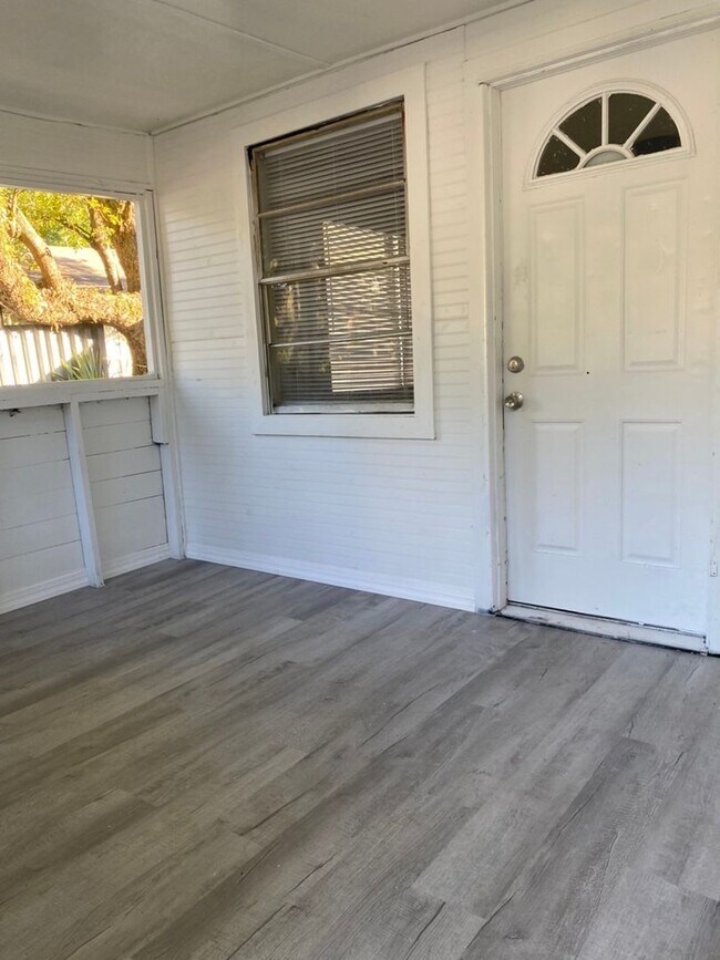 Foto del edificio - Move-in ready 4bed/1bath single family home!