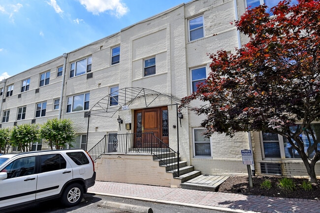 Building Photo - 7034 Strathmore St