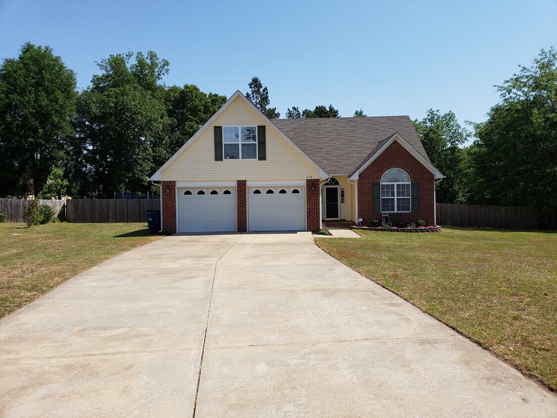 Primary Photo - Spectacular 3 bedroom 2 bath home with a b...