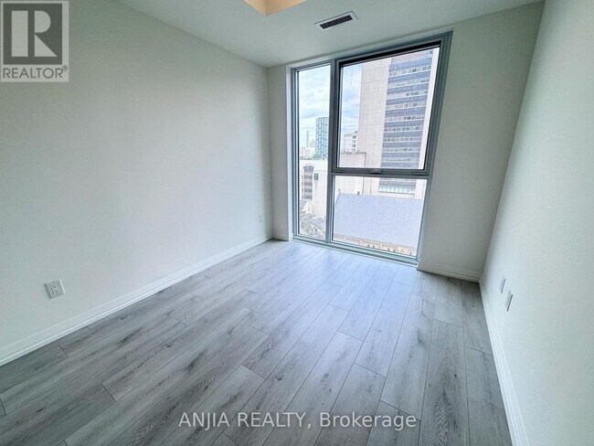 Photo du bâtiment - 280-280 Dundas St W