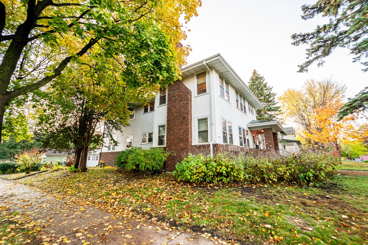 Foto principal - 4401 Harriet Ave