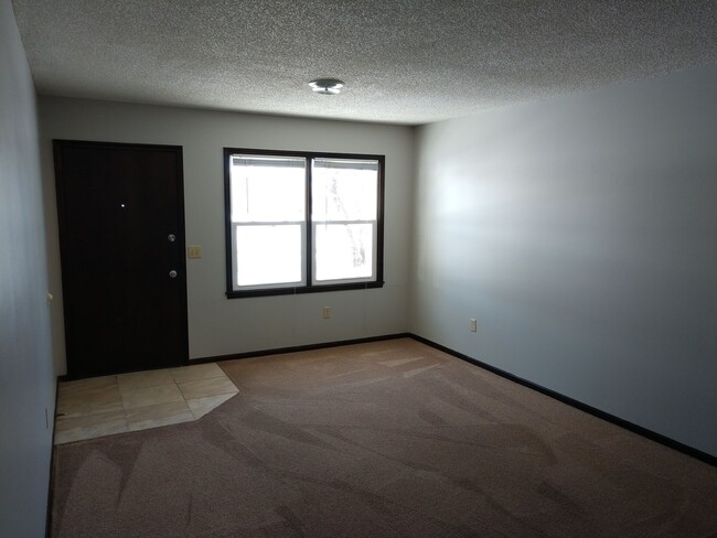 Foto del edificio - 2 Bedroom Duplex located on East Side of MHK!