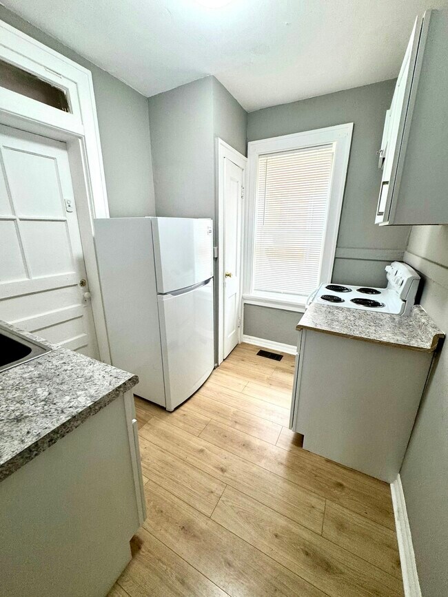 Foto del edificio - 4223 Ellenwood Ave