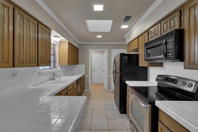 Building Photo - 7825 Silveridge Dr