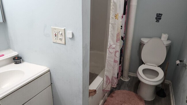 Foto del edificio - 7542 Meadow Ave