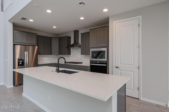 Building Photo - 2031 W Bramble Berry Ln