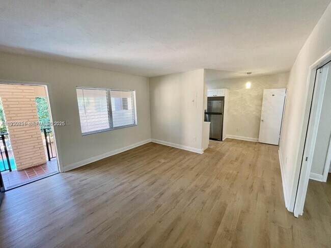 Foto del edificio - 218 Santillane Ave