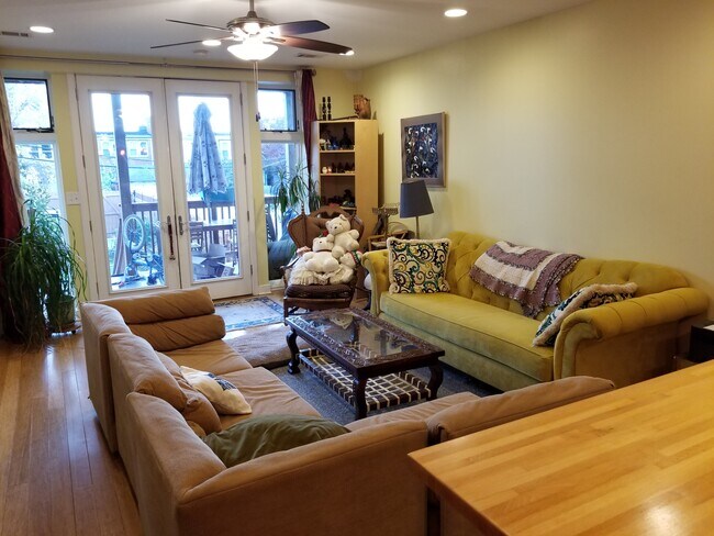 Foto del edificio - 714 Kenyon St NW