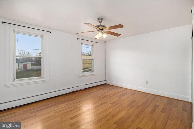 Building Photo - 330 W 3rd Ave